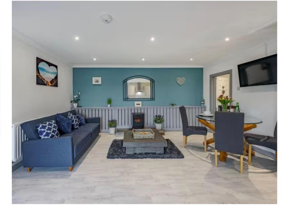 1 Bedroom Holiday Let In The Heart Of West Wales 카마던 외부 사진