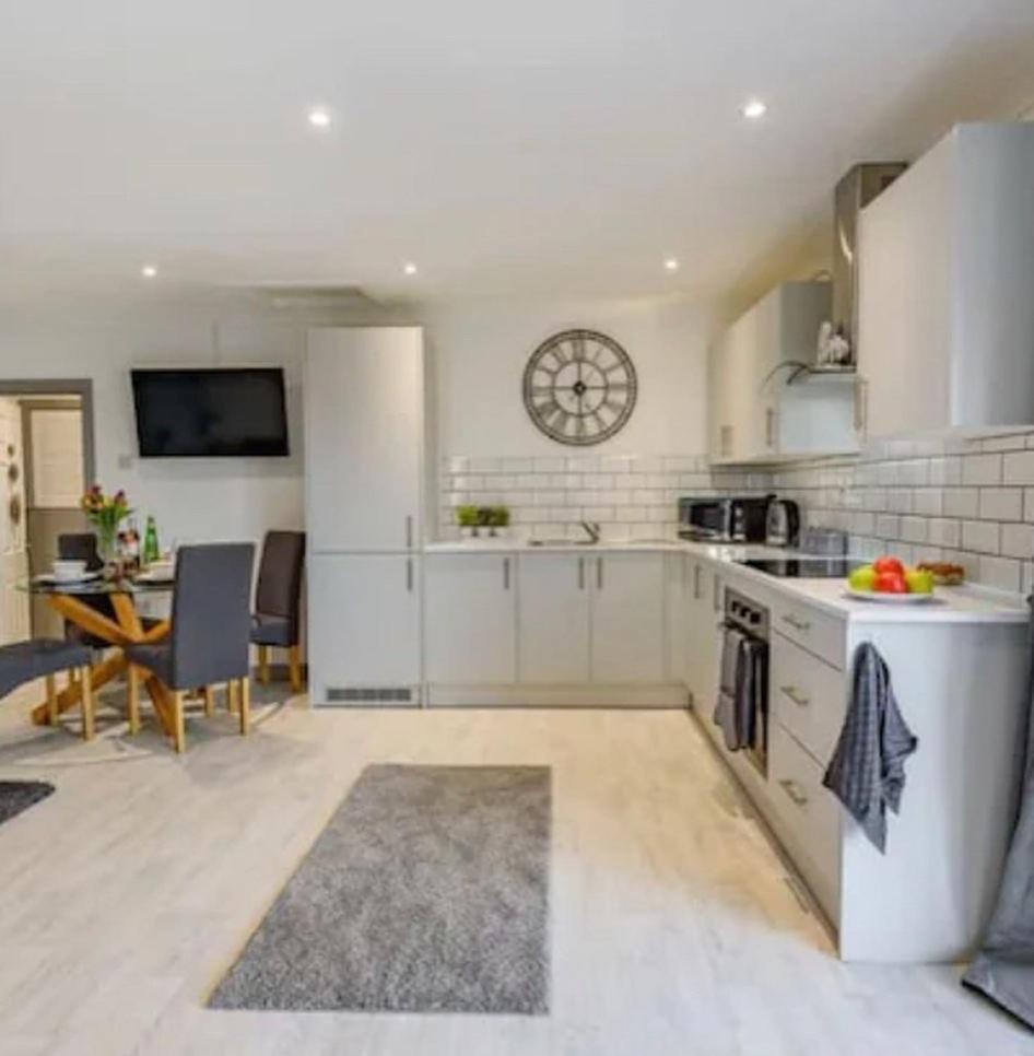1 Bedroom Holiday Let In The Heart Of West Wales 카마던 외부 사진